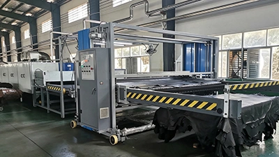 Machine pour empiler le cuir