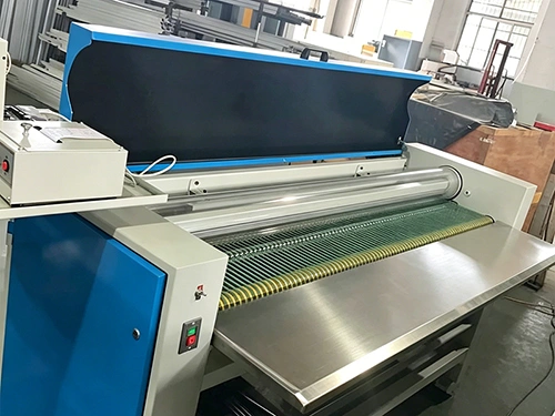 Machine compacte pour mesurer le cuir
