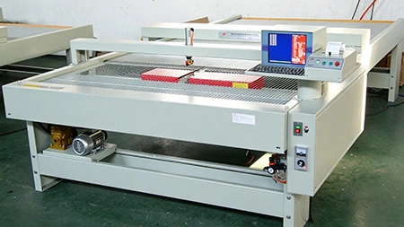 Machine de mesure du cuir fini