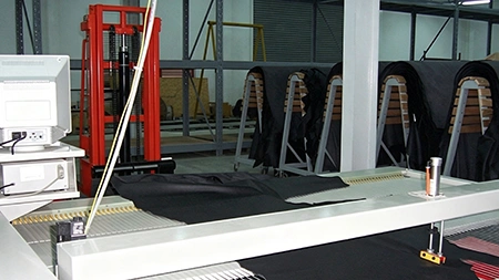 Machine de mesure du cuir fini
