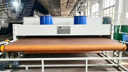 Machine de pulvérisation de finition pour le cuir